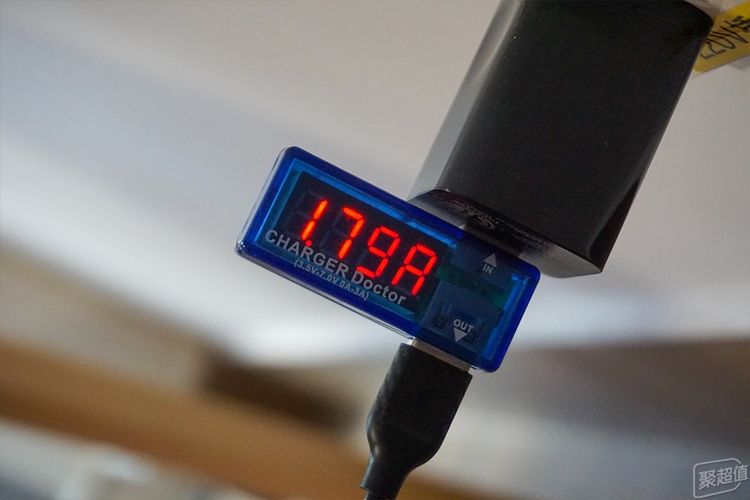 充电宝体验：行走的无线充办公室充电利器p