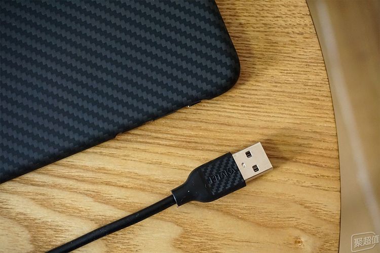 充电宝体验：行走的无线充办公室充电利器pg电子游戏网站Pitaka磁吸无线(图14)