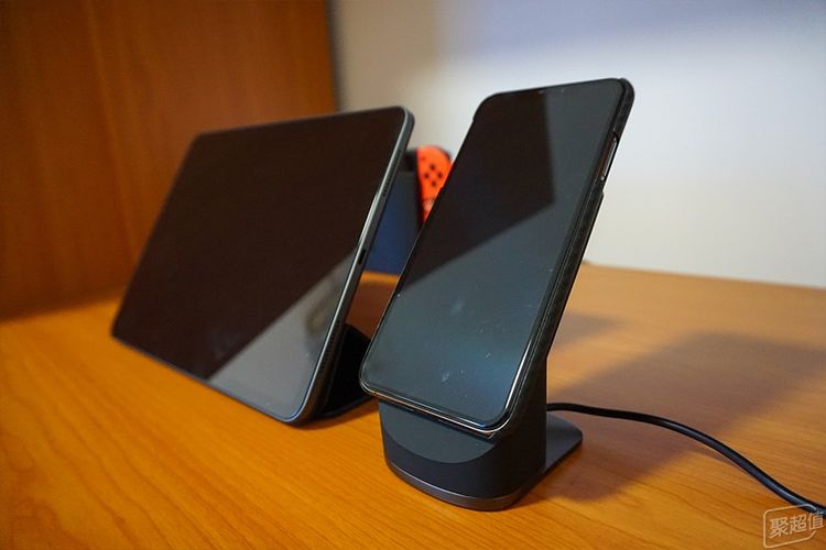 充电宝体验：行走的无线充办公室充电利器pg电子游戏网站Pitaka磁吸无线(图10)