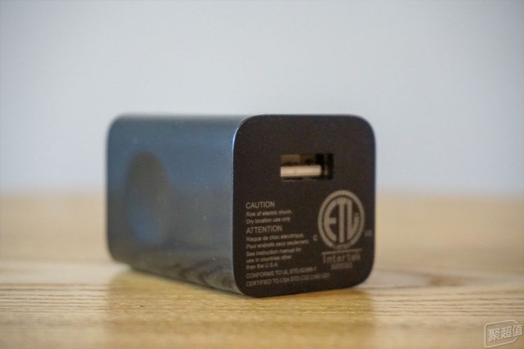 充电宝体验：行走的无线充办公室充电利器pg电子游戏网站Pitaka磁吸无线(图4)