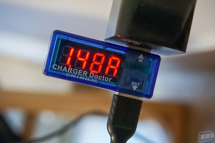 充电宝体验：行走的无线充办公室充电利器pg电子游戏网站Pitaka磁吸无线(图2)