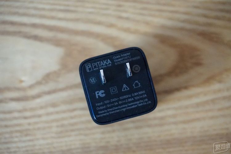 充电宝体验：行走的无线充办公室充电利器pg电子游戏网站Pitaka磁吸无线(图6)