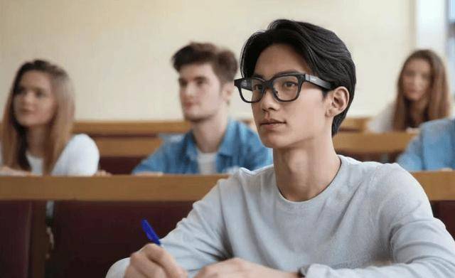 Rokid劈出AI眼镜元年pg电子首页破竹之刃乐奇(图3)